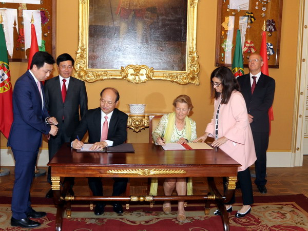 Việt Nam-Bồ Đào Nha ký bản ghi nhớ lập cơ chế tham vấn chính trị ảnh 1