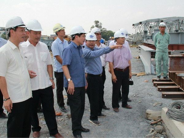 Tiến độ thi công đảm bảo hoàn thành cầu Ghềnh trước ngày 30/6 ảnh 1