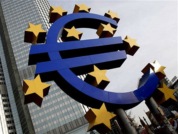 Các doanh nghiệp Eurozone tăng trưởng chậm do nhu cầu sụt giảm ảnh 1