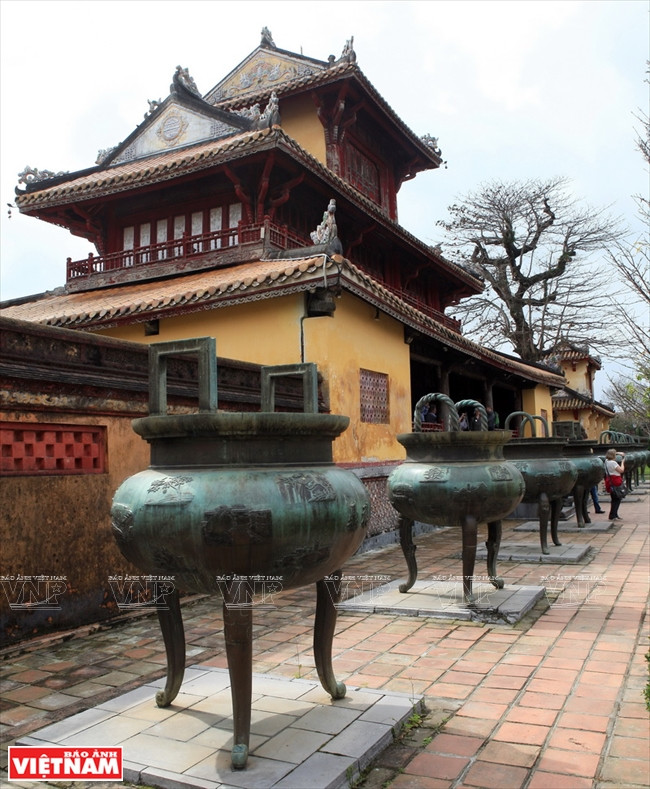 Cửu Đỉnh được vua Minh Mạng ra lệnh đúc vào mùa Đông năm 1835 và khánh thành vào ngày 1/3/1837. (Ảnh: Trần Thanh Giang) Hình ảnh quần đảo Hoàng Sa và Trường Sa trên Cửu đỉnh ở Huế ảnh 2