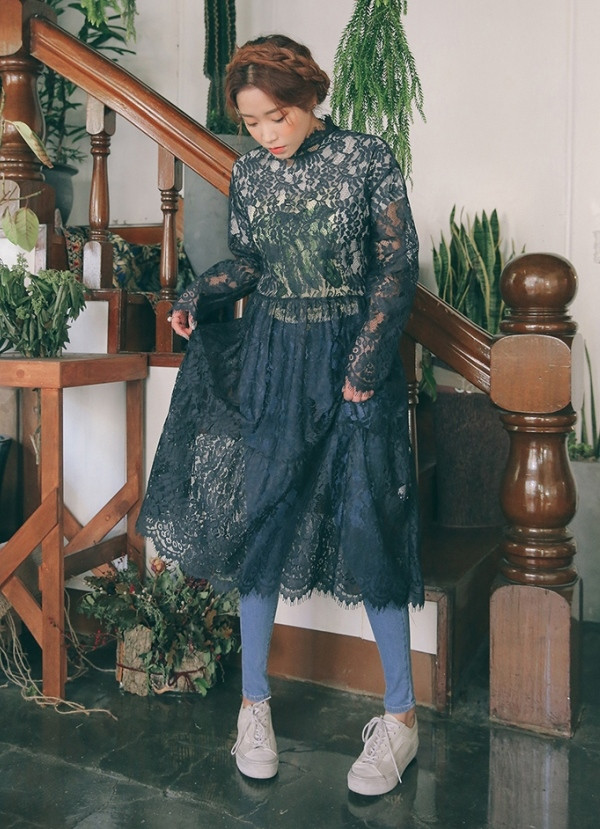 Kiêu sa ngày lạnh với thiết kế váy maxi ren dịu dàng, tinh tế ảnh 13