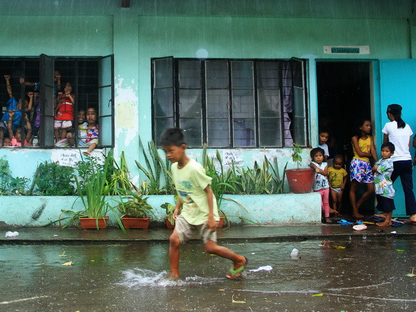 Bão Melor quét qua Trung Philippines làm 3 người thiệt mạng ảnh 1