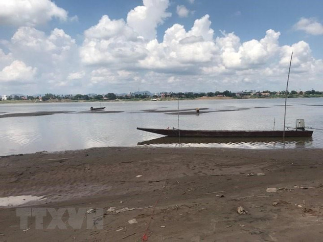 Mực nước sông Mekong tại tỉnh Nakhon Phanom, Thái Lan. (Ảnh: Ngọc Quang/TTXVN) Thái Lan: Nước sông Mekong ở mức thấp nhất trong gần 100 năm qua ảnh 1