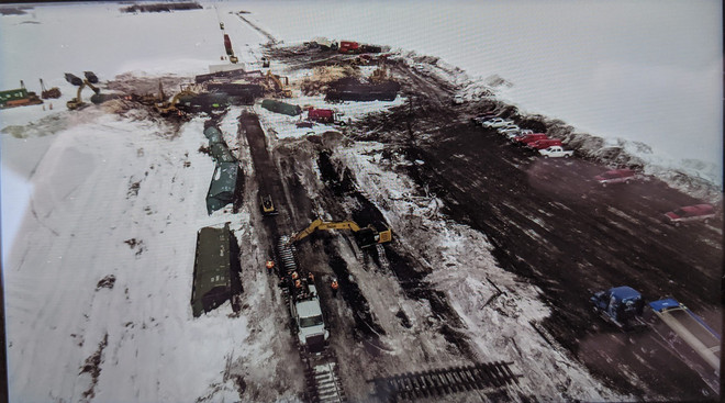 Mỹ: 31 toa tàu hỏa bị trật đường ray, gây rò rỉ nhựa đường lỏng ảnh 1