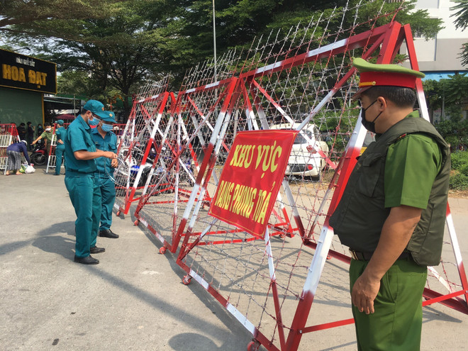 Nhìn lại cuộc chiến chống đại dịch COVID-19 của Việt Nam hơn 1 năm qua ảnh 2