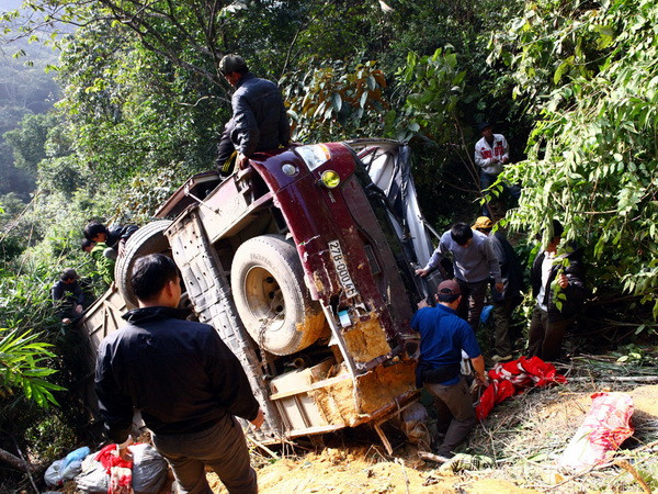 Trung tá cảnh sát hy sinh khi giải tỏa ách tắc đoạn đèo có băng giá ảnh 1