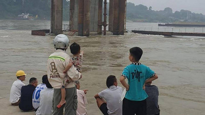 Vĩnh Phúc: Nước sông Lô dâng cao cuốn trôi con đò, một người mất tích ảnh 1