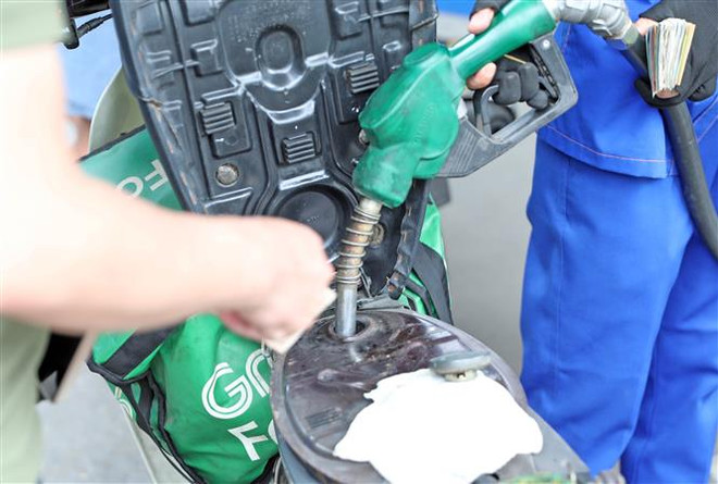 Thủ tướng yêu cầu theo dõi kỹ thông tin nhập khẩu xăng dầu từ Malaysia ảnh 1