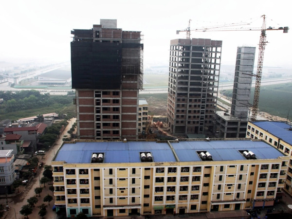 Năm 2014, thành phố Hà Nội sẽ triển khai các dự án rà soát, xây dựng hồ sơ địa chính để hoàn thành công tác cấp sổ đỏ. (Ảnh: TTXVN) Hà Nội đầu tư gần 1.000 tỷ đồng để rà soát, cấp sổ đỏ ảnh 1