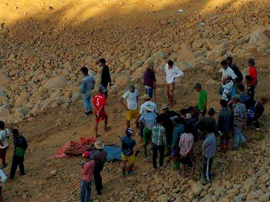 Myanmar: Lở đất nghiêm trọng tại mỏ ngọc bích, 90 người thiệt mạng ảnh 1