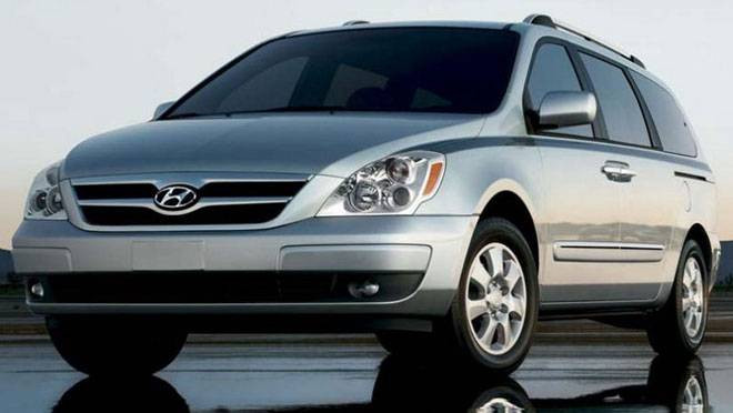 Mẫu minivan Entourage đời 2008 của Hyundai. (Nguồn: Hyundai) Hyundai thu hồi hơn 41.000 xe minivan do lỗi nắp ca-pô mũi xe ảnh 1