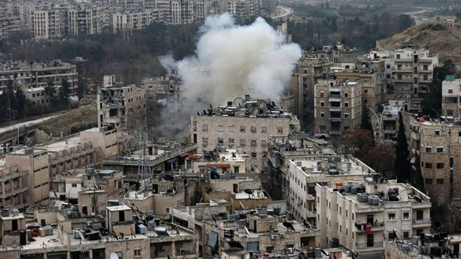 Khu dân cư phía Tây Aleppo ngày 5/12. (Nguồn: AP) Nga: Quân đội Syria đã ngừng tấn công tại thành phố Aleppo ảnh 1