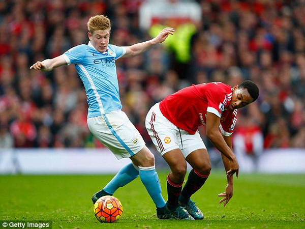 Cầm hòa M.U, Manchester City trở lại ngôi đầu Premier League ảnh 1