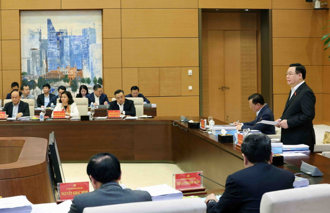 Chủ tịch Quốc hội Vương Đình Huệ phát biểu chỉ đạo buổi làm việc. (Ảnh: Nhan Sáng/TTXVN) chu tich quoc hoi lam viec voi thanh uy ha noi2.jpg