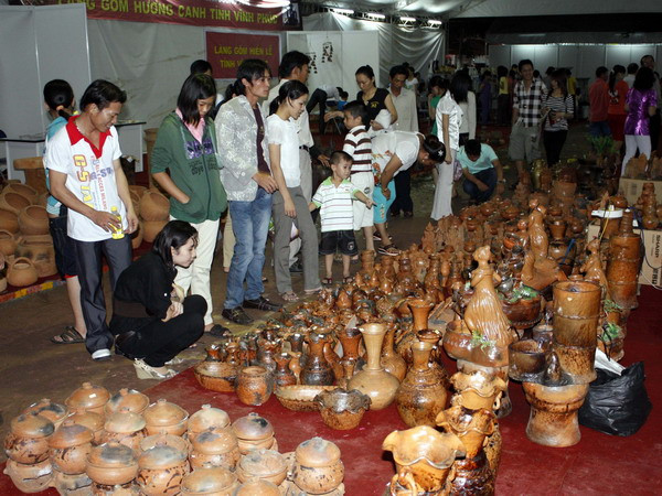 Trưng bày 600 hiện vật gốm cổ tại triển lãm "Gốm Nam Bộ" ảnh 1