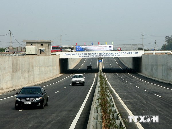 "Cò mồi" dẫn đường, tự ý “xé rào” thu phí vào đường cao tốc ảnh 1