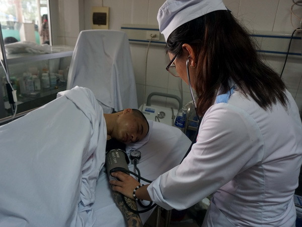 Bộ Y tế yêu cầu làm rõ thông tin nhân viên y tế bị hành hung ảnh 1