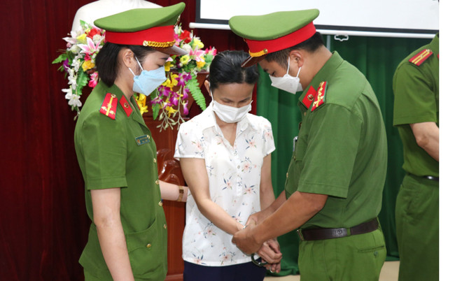 Tạm giam Giám đốc và hai cán bộ CDC Hà Giang liên quan Công ty Việt Á ảnh 2