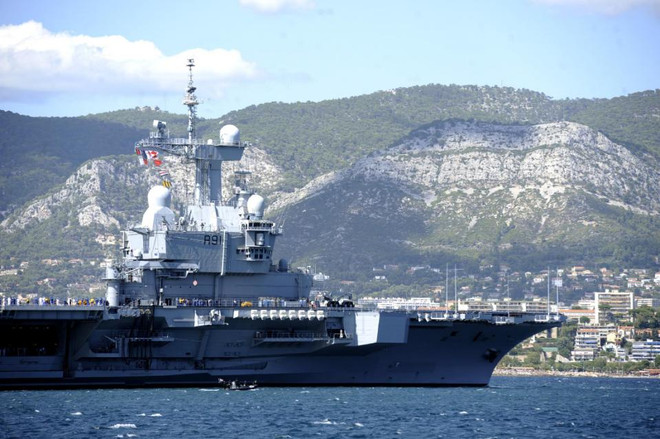 Pháp điều tàu sân bay tới vùng Vịnh hỗ trợ chiến dịch chống IS ảnh 1
