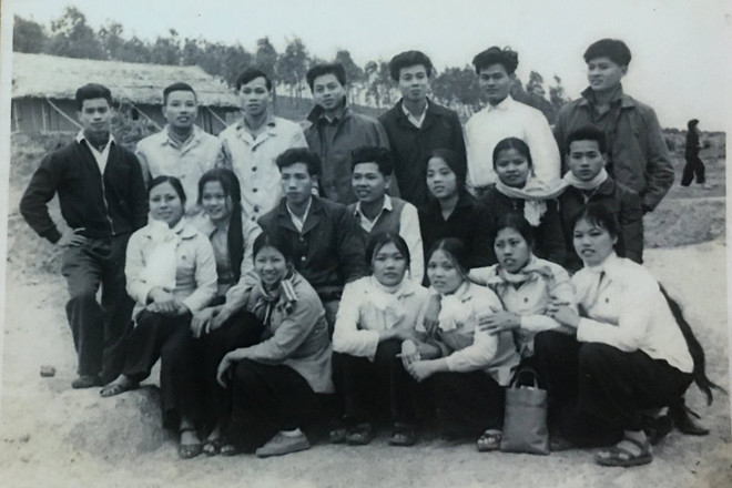 Đội ngũ tri thức trẻ đến với Cúc Phương những năm đầu thành lập. (Ảnh tư liệu Trần Ninh) Trường học giữa đại ngàn: 60 năm âm thầm lan tỏa tình yêu thiên nhiên ảnh 2