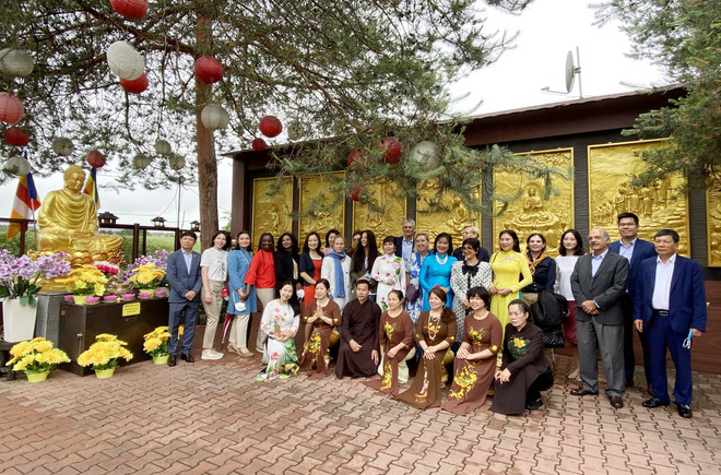 Văn hóa truyền thống Việt Nam gây ấn tượng với bạn bè quốc tế tại Séc ảnh 1