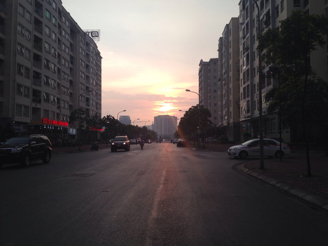 Tây Nguyên và Nam Bộ có mưa rào và dông, Hà Nội tạnh ráo ảnh 1