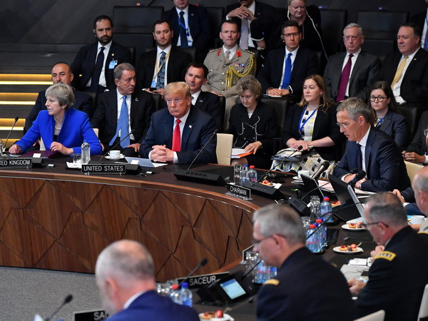 Tổng thống Mỹ tiếp tục công kích NATO trong phiên họp kín ảnh 1