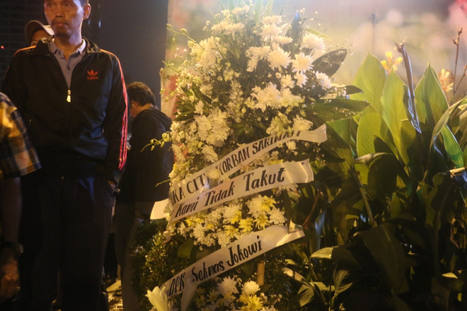 [Photo] Hình ảnh ban đêm tại khu vực bị khủng bố của Jakarta ảnh 3