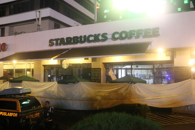 [Photo] Hình ảnh ban đêm tại khu vực bị khủng bố của Jakarta ảnh 1