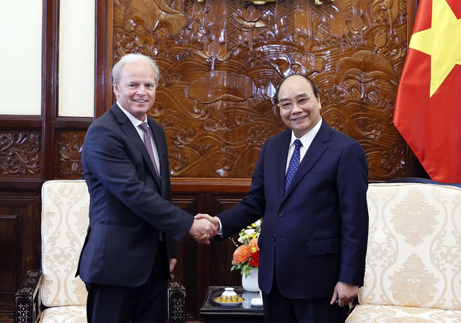 Chủ tịch nước Nguyễn Xuân Phúc tiếp Tổng Giám đốc Điều hành Ngân hàng Thế giới Axel van Trotsenburg. (Ảnh: Thống Nhất/TTXVN) Chủ tịch nước đề nghị WB hỗ trợ xây dựng Báo cáo Việt Nam 2045 ảnh 2