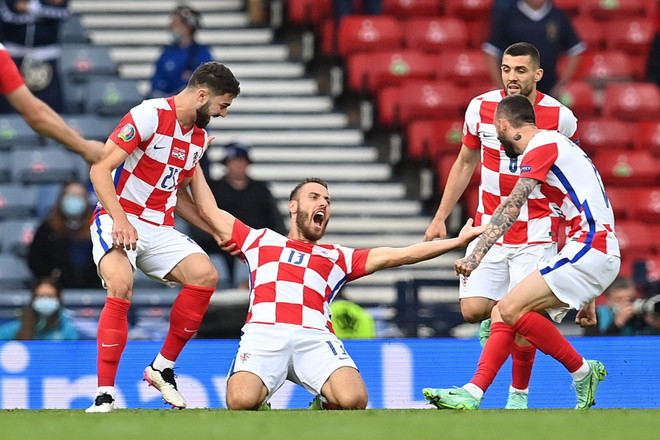Nikola Vlasic mở tỷ số cho Croatia. (Nguồn: AFP/Getty Images) Luka Modric tỏa sáng đưa đội tuyển Croatia vào vòng 1/8 EURO 2020 ảnh 1