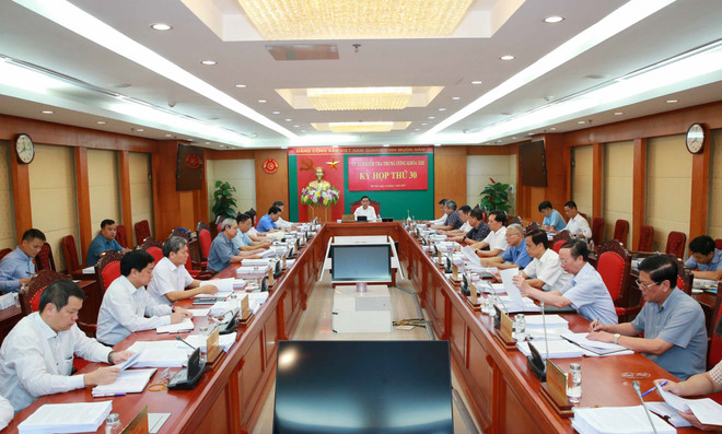 UBKTTW xem xét, thi hành kỷ luật một số tổ chức đảng, đảng viên ảnh 1