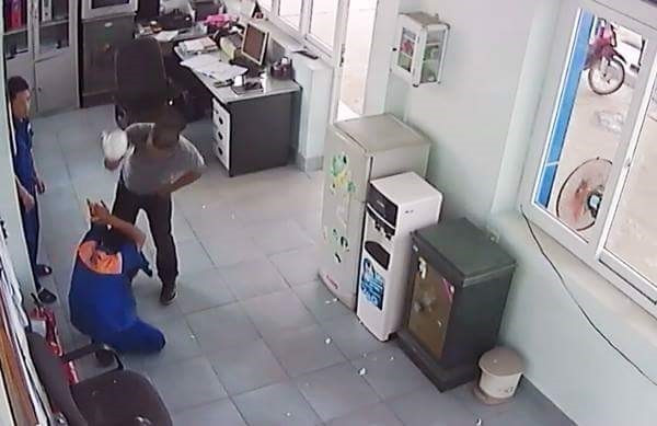 Tạm giữ hình sự đối tượng đánh dã man nhân viên cửa hàng xăng dầu ảnh 1