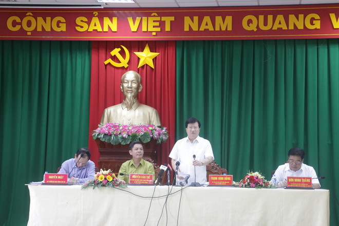 Phó Thủ tướng Trịnh Đình Dũng phát biểu kết luận cuộc họp. (Ảnh: Ngọc Thiện/TTXVN) Tháo gỡ các "nút thắt" giao thông vùng Đồng bằng sông Cửu Long ảnh 1