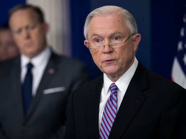 Mỹ: Điều tra cuộc gặp kín giữa Bộ trưởng Tư pháp Mỹ và Đại sứ Nga ảnh 1