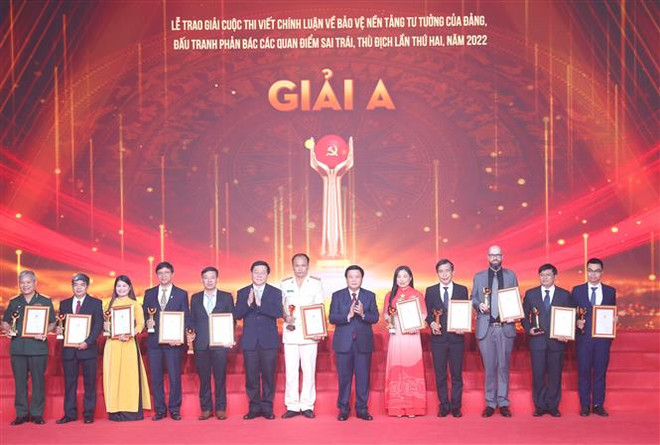 Trao giải Cuộc thi viết chính luận bảo vệ nền tảng tư tưởng của Đảng ảnh 3
