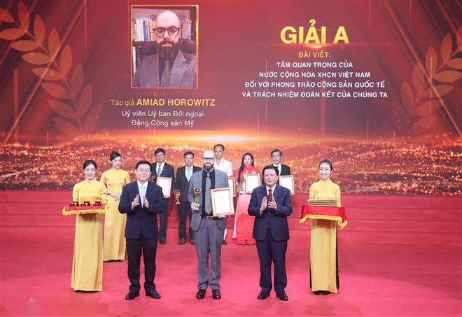 Trao giải Cuộc thi viết chính luận bảo vệ nền tảng tư tưởng của Đảng ảnh 2