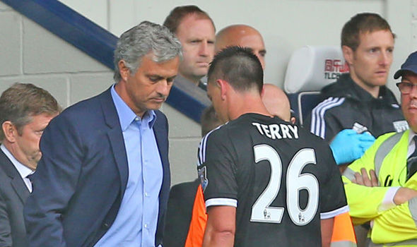 Chuyển nhượng 24/8: M.U gây bất ngờ, Mourinho muốn bán Terry? ảnh 1