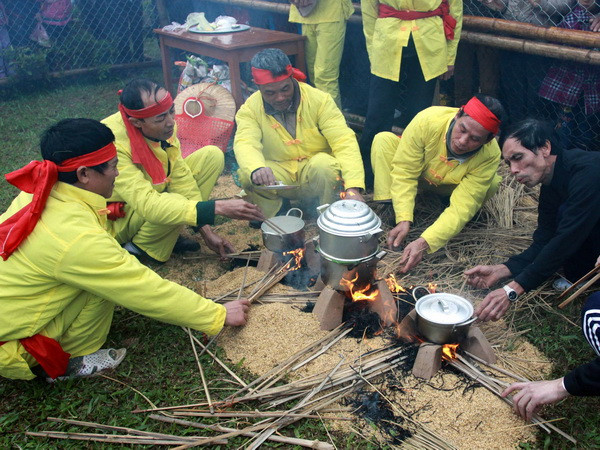 Người dân nô nức tham dự khai hội chùa Keo Thái Bình ảnh 1