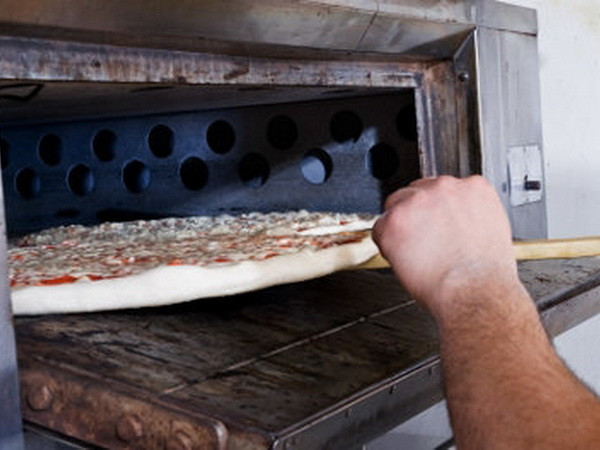 Người Italy lo ngại bánh pizza ngày càng mất chất truyền thống ảnh 1