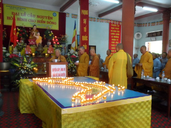 Tăng ni, phật tử cầu nguyện hòa bình cho Biển Đông ảnh 1