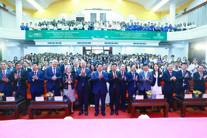 ttxvn_pham minh chinh Klaus Schwab (3).jpg