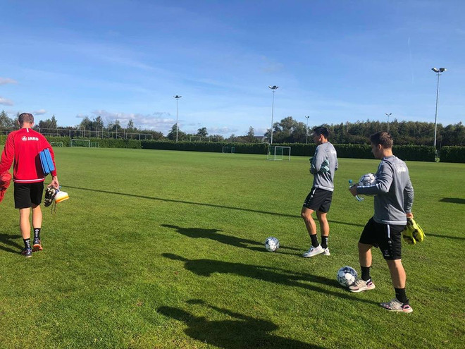 Đoàn Văn Hậu chủ động xin HLV Heerenveen cho ra sân tập luyện ảnh 3