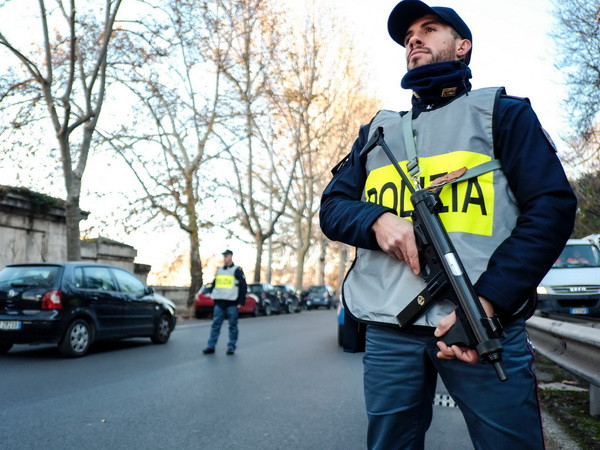 Cảnh sát Italy. Ảnh minh họa. (Nguồn: AFP/TTXVN) Italy triển khai cả lính bắn tỉa đảm bảo an ninh đêm giao thừa ảnh 1