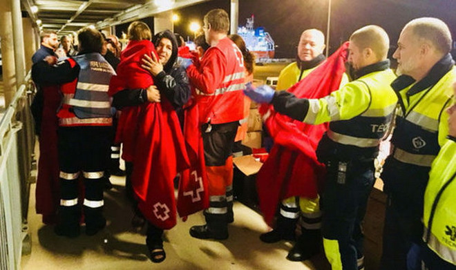 Phà của Pháp cập bến khẩn cấp tại Tây Ban Nha do hỏa hoạn ảnh 1