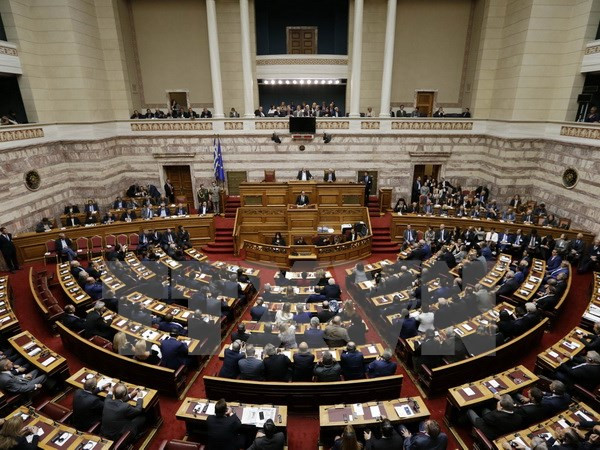 Quốc hội Hy Lạp thông qua gói cải cách mới để đổi lấy tiền cứu trợ ảnh 1