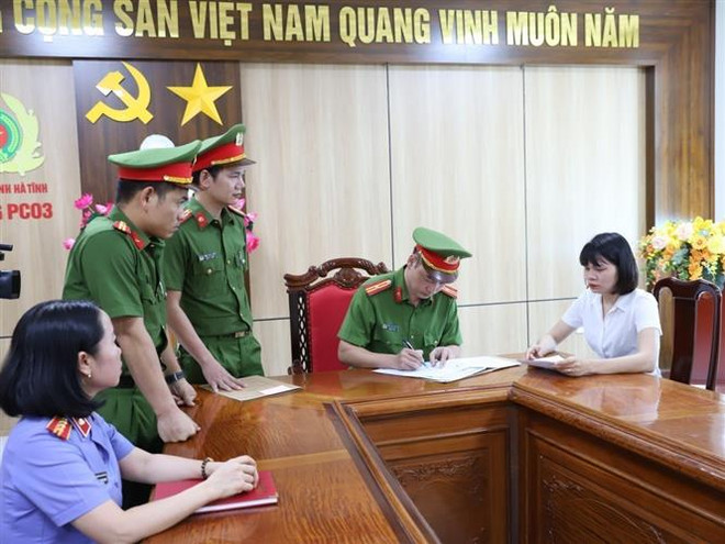 Vi phạm đấu thầu mua thiết bị giáo dục ở Hà Tĩnh: Bắt thêm 3 bị can ảnh 1