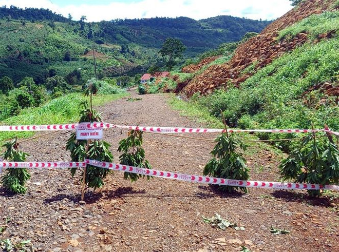 Thủ tướng yêu cầu chủ động phòng, chống sạt lở trước, trong mùa mưa lũ ảnh 1