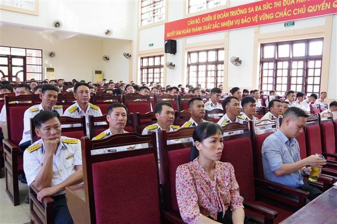 Khánh Hòa: Nâng cao đời sống cho quân và dân huyện đảo Trường Sa ảnh 2