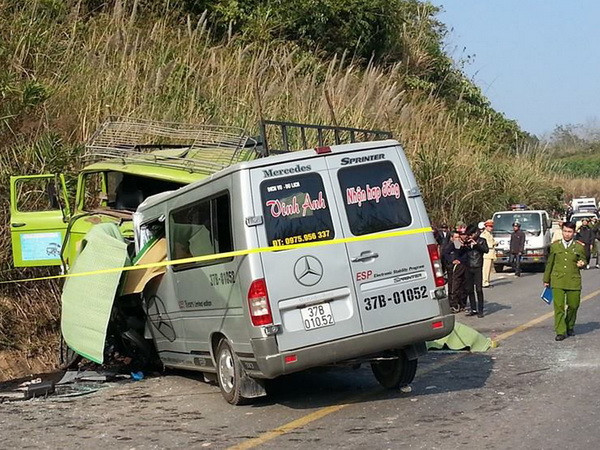 Khắc phục hậu quả vụ tai nạn đặc biệt nghiêm trọng tại Thanh Hóa ảnh 1